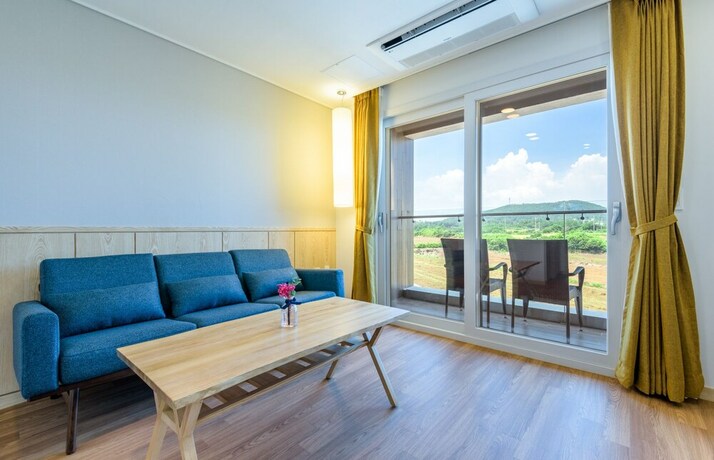 Imagen de la habitación del Hotel Thira, Seongsan-eup. Foto 22