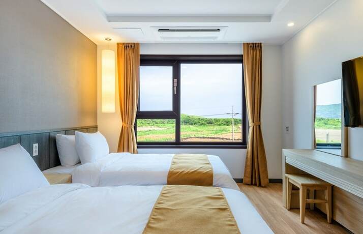 Imagen de la habitación del Hotel Thira, Seongsan-eup. Foto 23