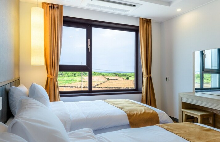 Imagen de la habitación del Hotel Thira, Seongsan-eup. Foto 28