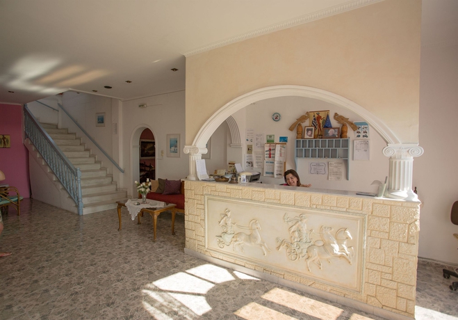 Imagen de los interiores del Hotel Thirasia. Foto 12