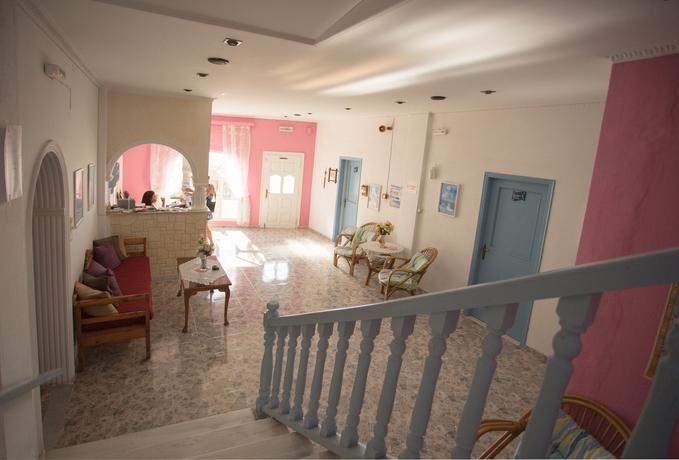 Imagen de los interiores del Hotel Thirasia. Foto 13