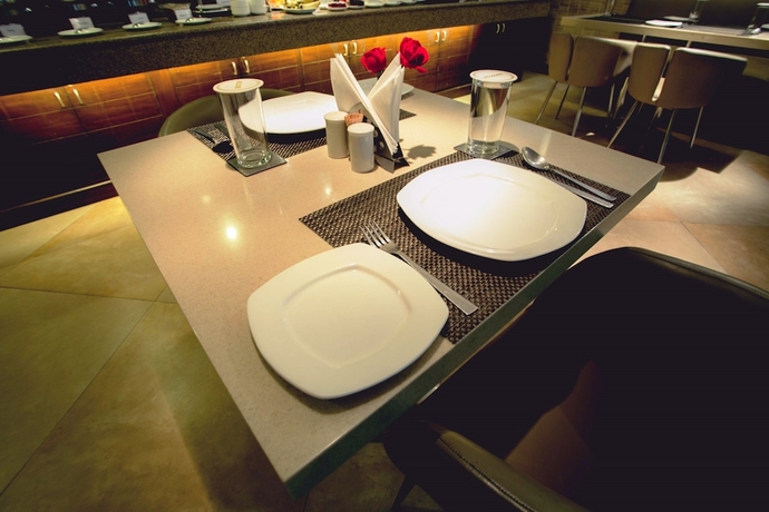 Imagen del bar/restaurante del Hotel Thirty Three. Foto 3