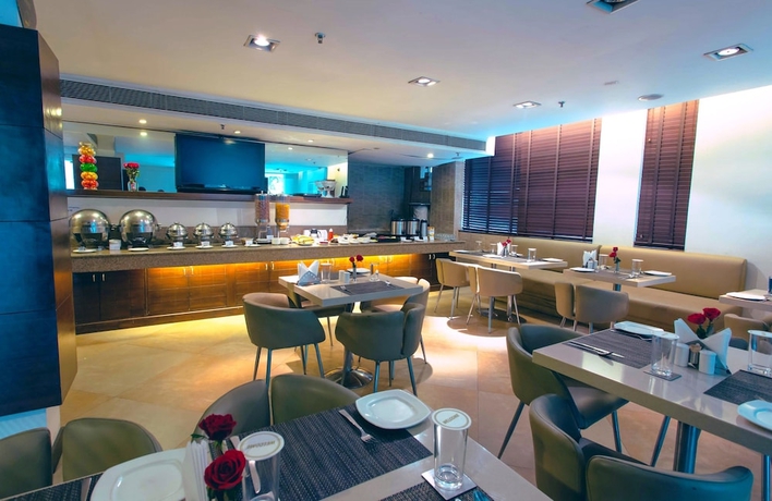 Imagen del bar/restaurante del Hotel Thirty Three. Foto 4