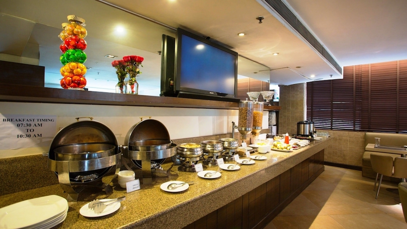 Imagen del bar/restaurante del Hotel Thirty Three. Foto 5