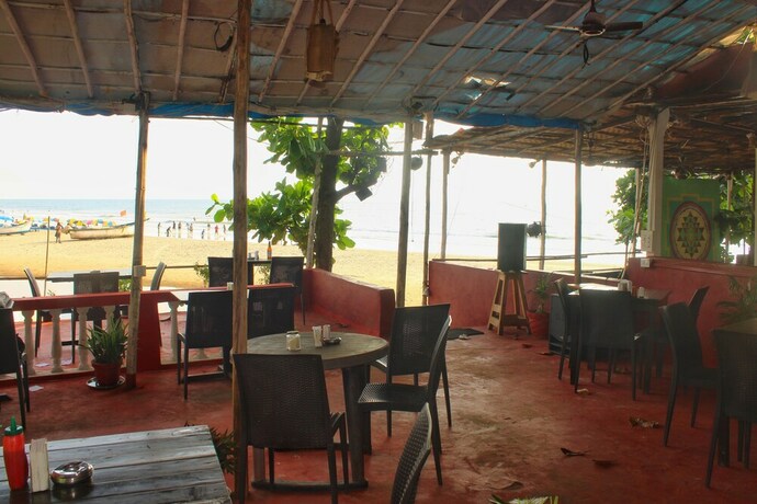 Imagen del bar/restaurante del Hotel This Is It Beach Front Restobar. Foto 12