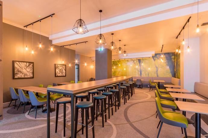 Imagen del bar/restaurante del Hotel Thistle Express London Luton. Foto 3