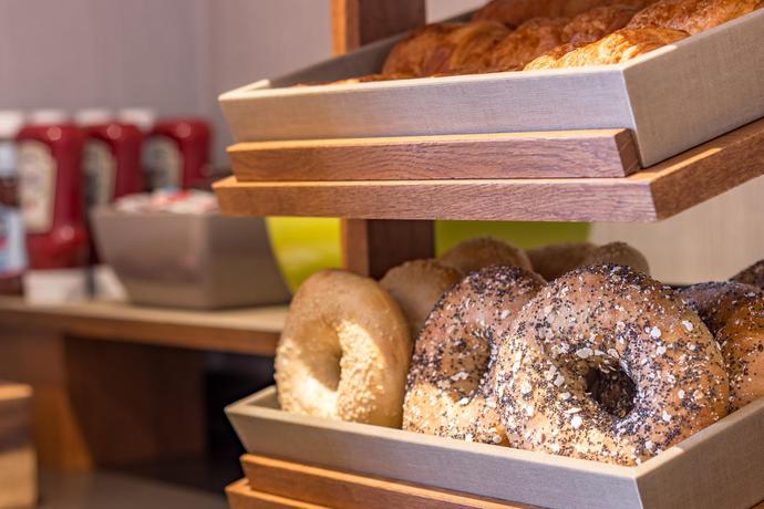 Imagen del bar/restaurante del Hotel Thistle Express London Luton. Foto 4