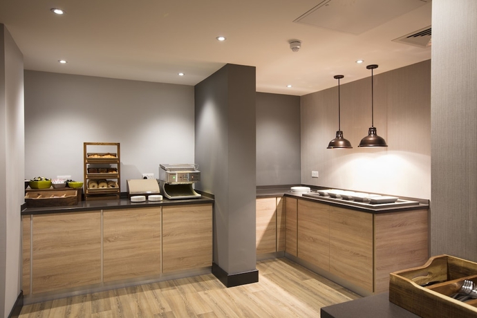 Imagen del bar/restaurante del Hotel Thistle Express Swindon. Foto 5