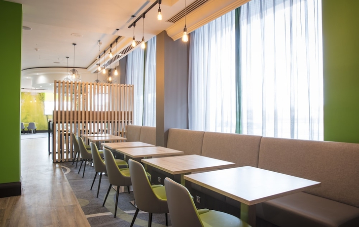 Imagen del bar/restaurante del Hotel Thistle Express Swindon. Foto 6