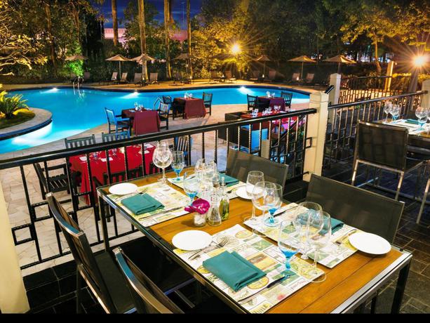 Imagen de la piscina del Hotel Thistle Johor Bahru. Foto 17