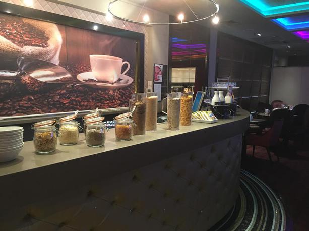 Imagen del bar/restaurante del Hotel Thistle London Piccadilly. Foto 2