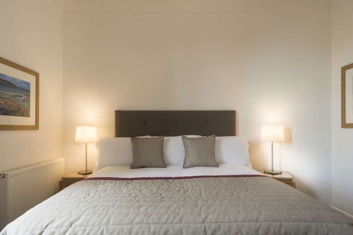 Imagen de la habitación del Hotel Thistle Suites Royal Garden. Foto 4