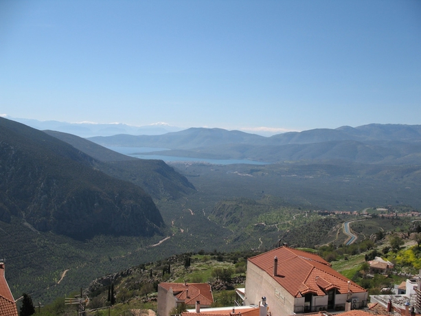 Imagen de los exteriores del Hotel Tholos. Foto 16