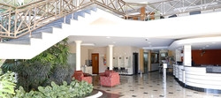 Imagen de los interiores del Hotel Thomasi Londrina. Foto 8