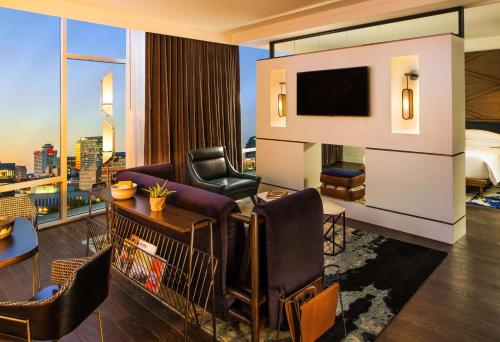 Imagen de la habitación del Hotel Thompson Nashville. Foto 6