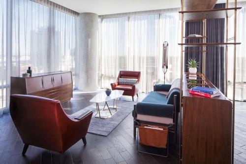 Imagen de la habitación del Hotel Thompson Nashville. Foto 7
