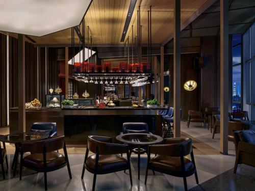 Imagen del bar/restaurante del Hotel Thompson Shanghai Expo. Foto 7