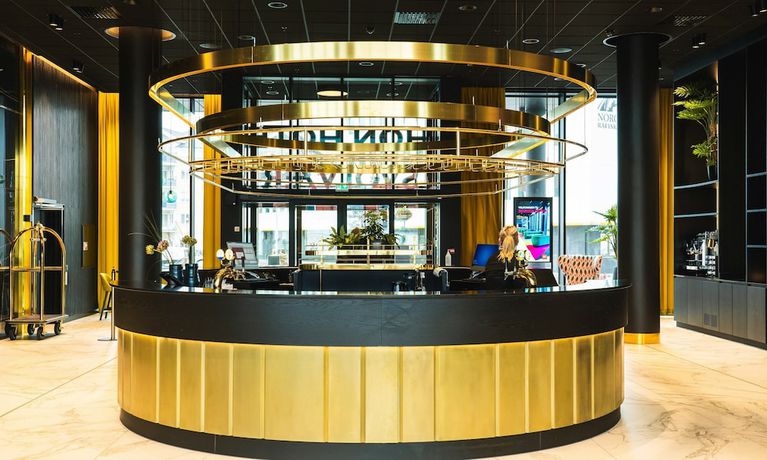 Imagen de los interiores del Hotel Thon Svolvær. Foto 18