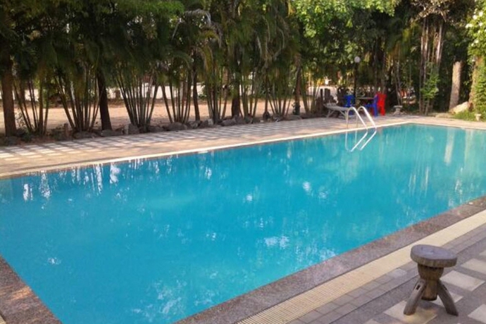 Imagen de la piscina del Hotel Thongpaeka. Foto 10