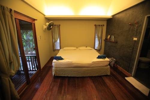 Imagen de la habitación del Hotel Thongtapan Resort. Foto 4
