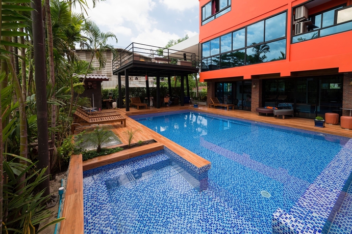 Imagen de la piscina del Hotel Thongtara House Boutique Residence. Foto 18