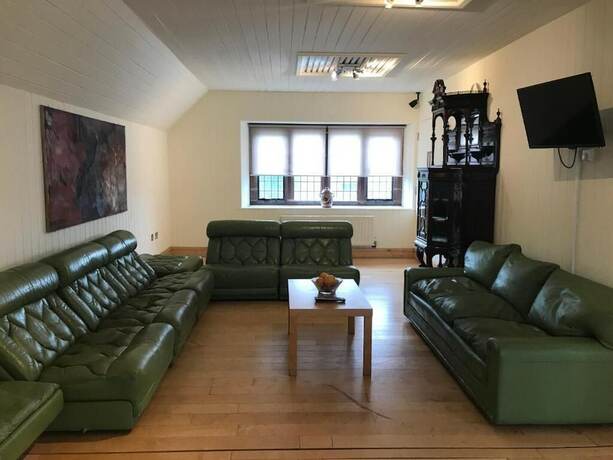 Imagen de la habitación del Hotel Thornton Manor Estates. Foto 16