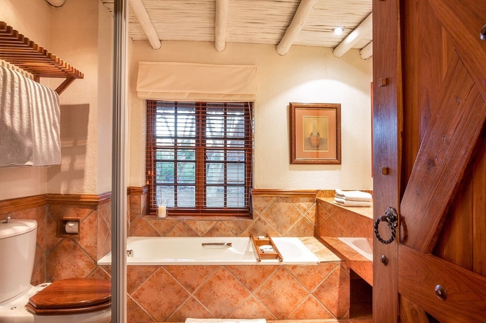 Imagen de la habitación del Hotel Thornybush Waterside Lodge. Foto 10