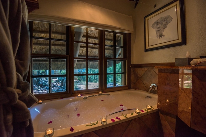 Imagen de la habitación del Hotel Thornybush Waterside Lodge. Foto 12