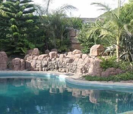 Imagen de la piscina del Hotel Thornycroft Lodge. Foto 14