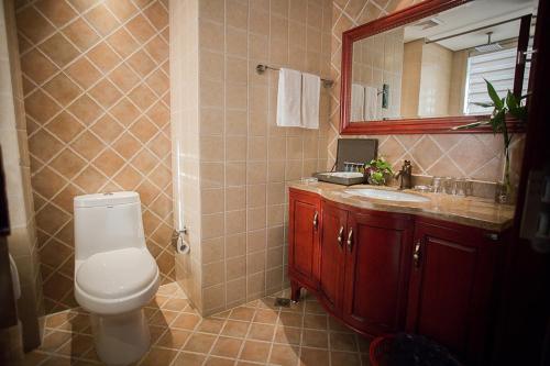 Imagen de la habitación del Hotel Thousand Lake Garden. Foto 7