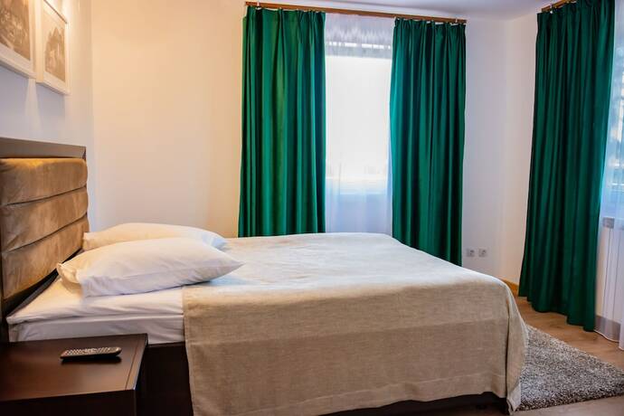 Imagen de la habitación del Hotel Thr center. Foto 17