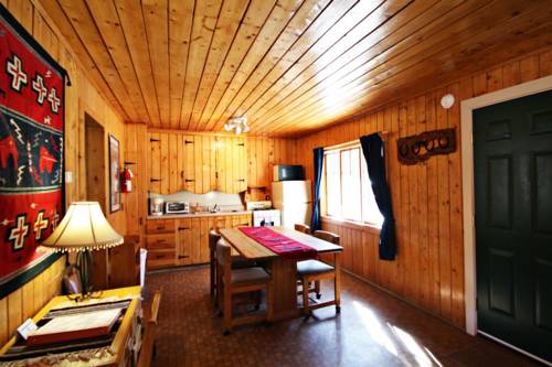 Imagen de la habitación del Hotel Three Bears Lodge. Foto 4