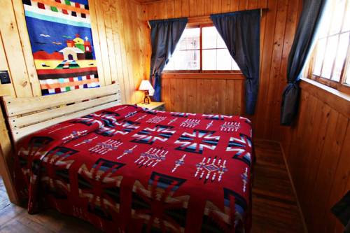 Imagen de la habitación del Hotel Three Bears Lodge. Foto 5