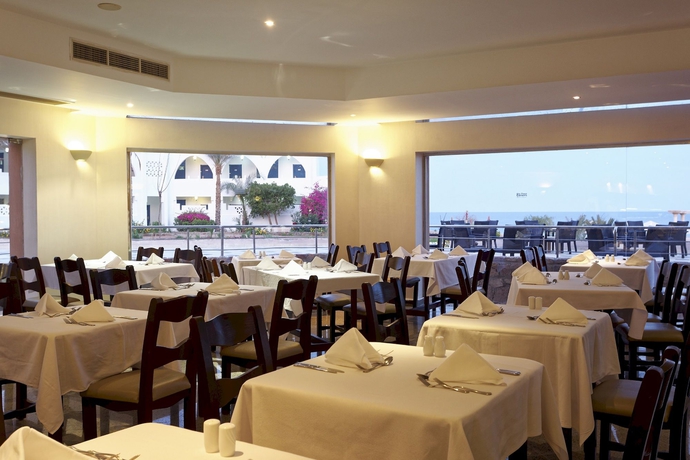 Imagen del bar/restaurante del Hotel Three Corners Equinox Beach Resort. Foto 5