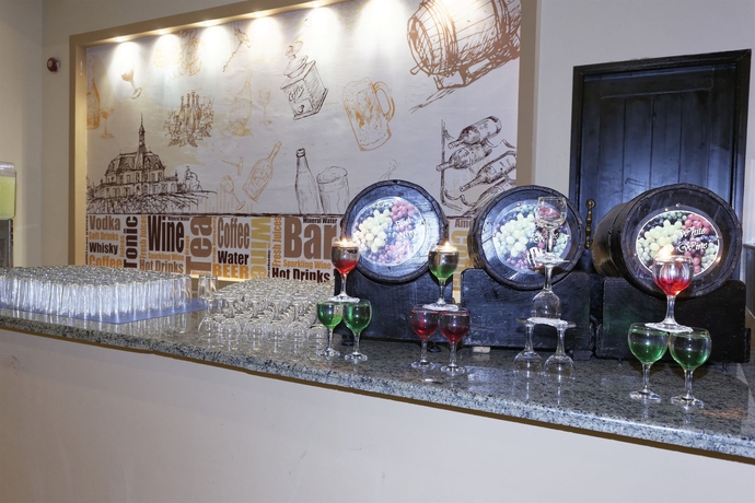 Imagen del bar/restaurante del Hotel Three Corners Sea Beach Resort. Foto 6