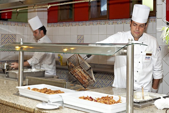 Imagen del bar/restaurante del Hotel Three Corners Sunny Beach Resort. Foto 2