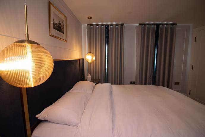 Imagen de la habitación del Hotel Three Falcons. Foto 1