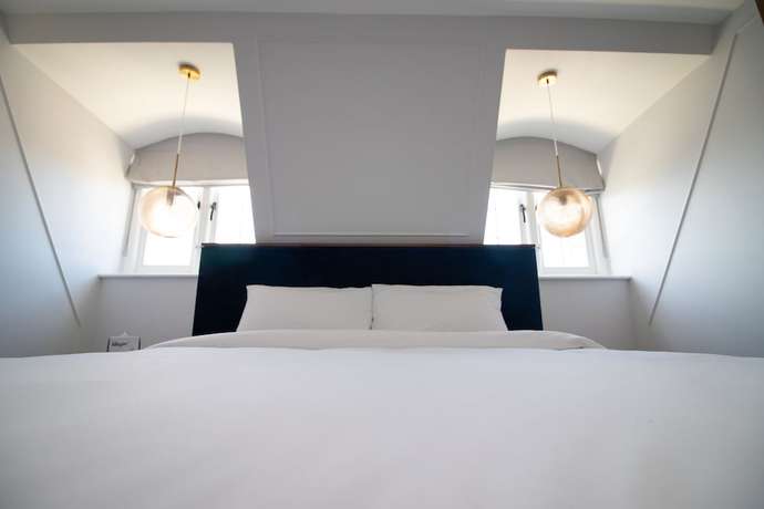 Imagen de la habitación del Hotel Three Falcons. Foto 4