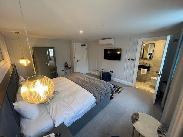 Imagen de la habitación del Hotel Three Falcons. Foto 8