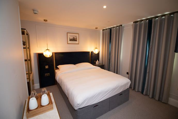 Imagen de la habitación del Hotel Three Falcons. Foto 11