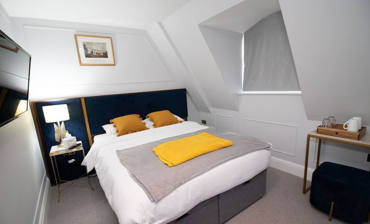 Imagen de la habitación del Hotel Three Falcons. Foto 14