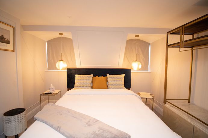 Imagen de la habitación del Hotel Three Falcons. Foto 15