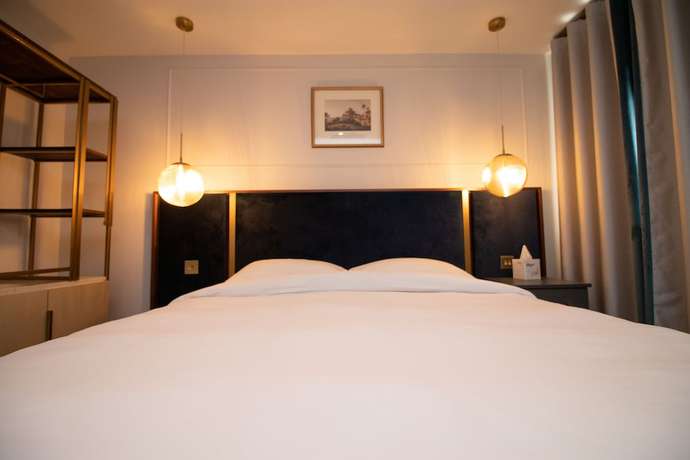 Imagen de la habitación del Hotel Three Falcons. Foto 18