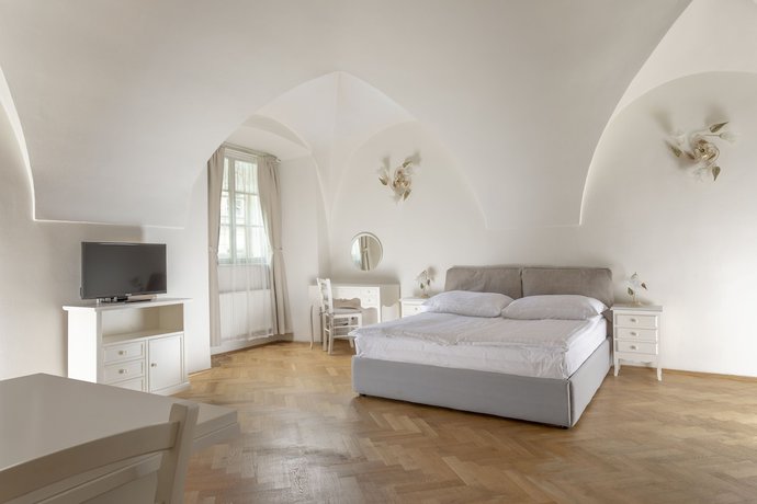 Imagen de la habitación del Hotel Three Golden Crowns Apartments. Foto 10