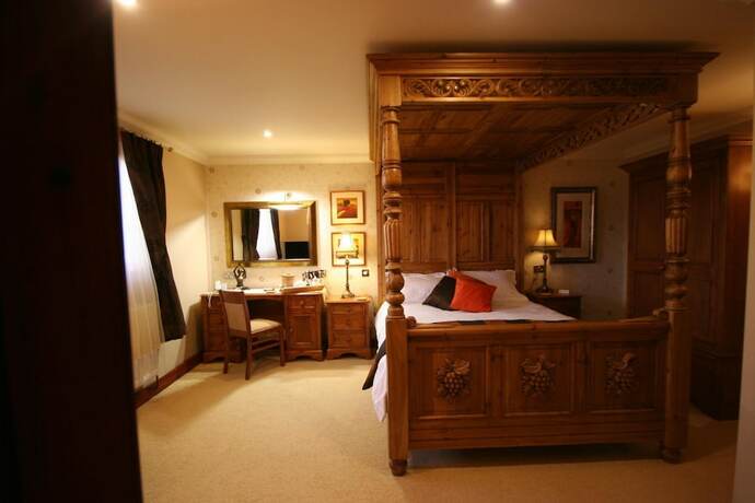 Imagen general del Hotel Three Horseshoes Country Inn and Spa. Foto 12