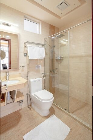 Imagen general del Hotel Three Inn. Foto 1