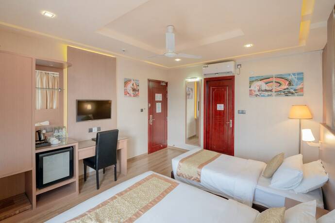 Imagen general del Hotel Three Inn. Foto 8