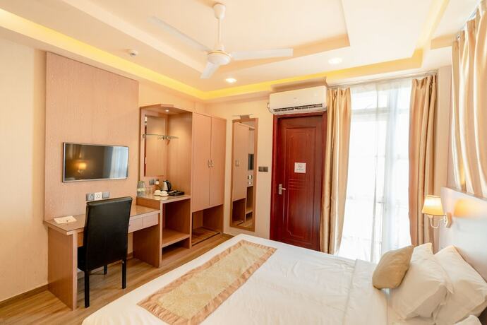 Imagen general del Hotel Three Inn. Foto 10