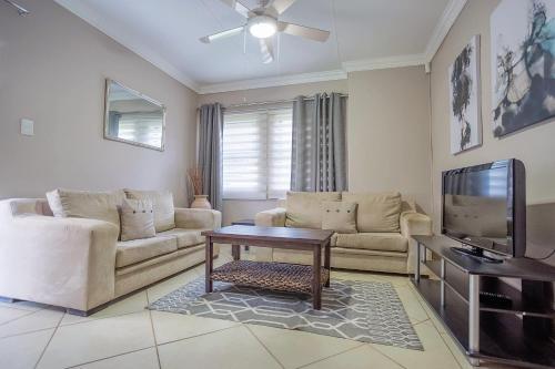 Imagen general del Hotel Three Oaks And An Aloe Boutique. Foto 2