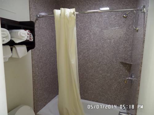 Imagen de la habitación del Hotel Three Rivers Executive Inn & Suites By OYO. Foto 10